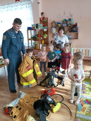 Встреча с пожарным Встреча с пожарным.